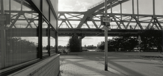 108518 Gezicht op de Havenweg te Utrecht, met de DEMKA-brug over het Amsterdam-Rijnkanaal.